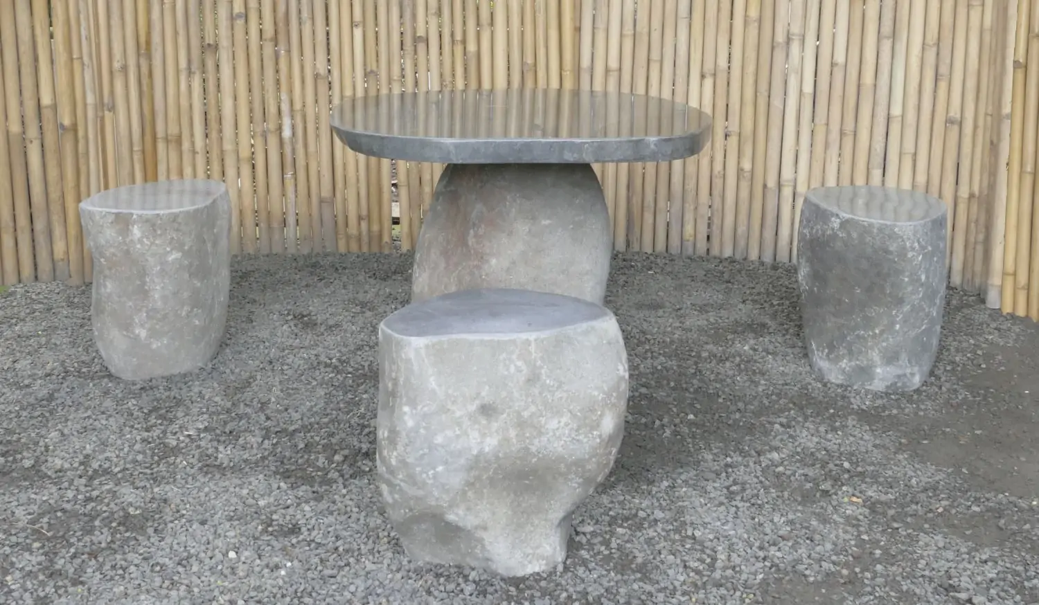 Artikelbild 2 des Artikels “1 Satz Tisch und 4 Hocker. Hergestellt aus Naturstein Riverstone. “